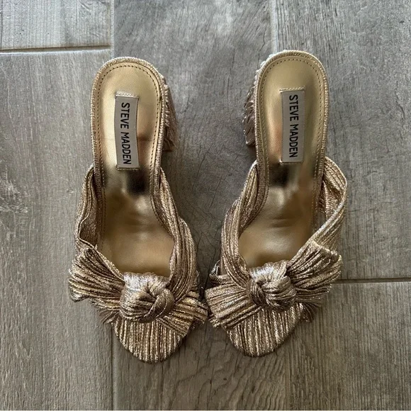 Steve Madden Deacon Knot Block Heel Slide Sandals in Metallic Gold - Picture 2 of 9